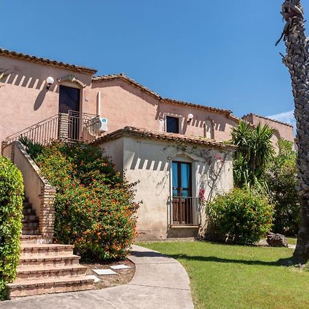 Apartments In Residence With Swimming Pool In Santa Margherita Di Pula, 250 Meters From The Sea Luaran gambar