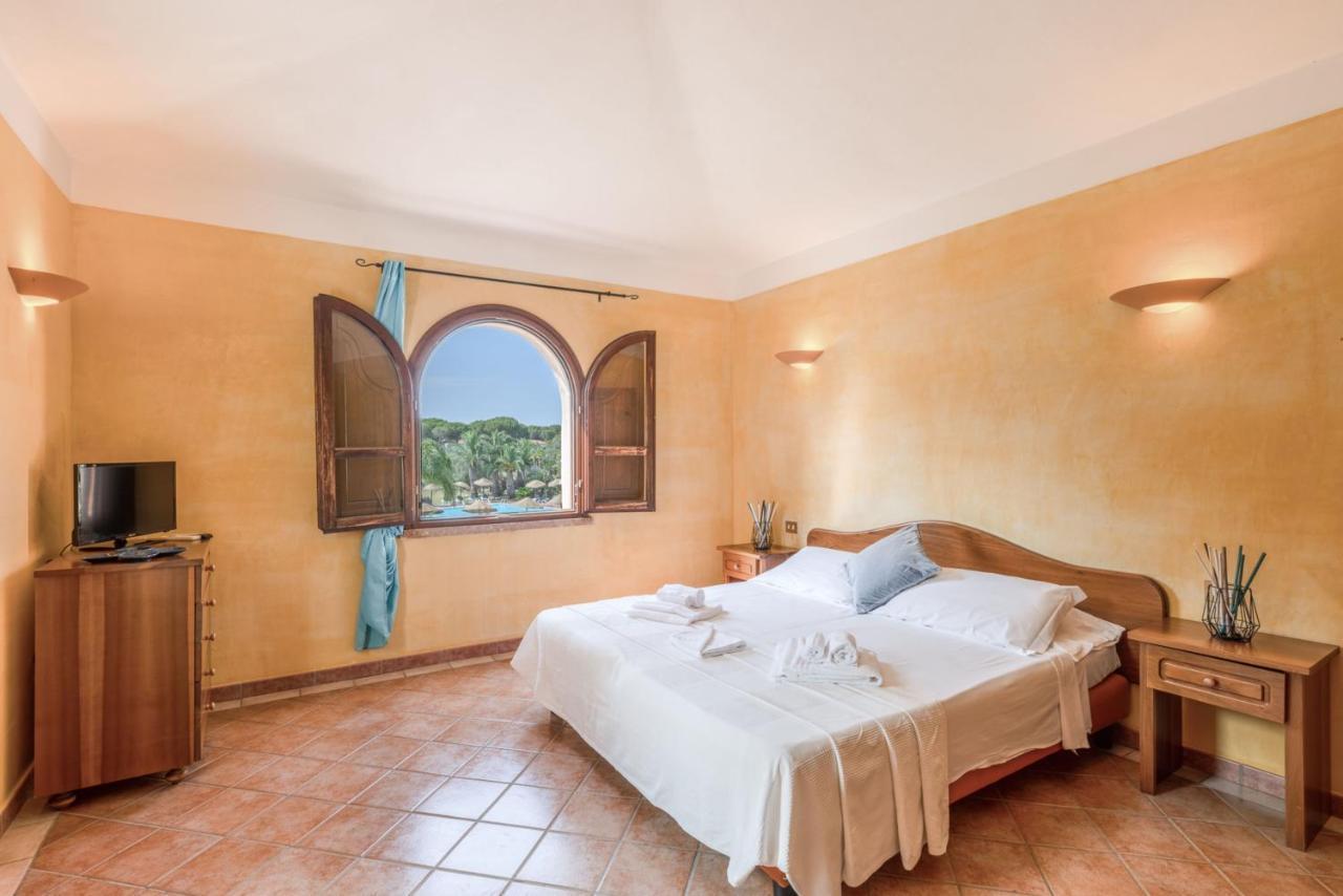 Apartments In Residence With Swimming Pool In Santa Margherita Di Pula, 250 Meters From The Sea Luaran gambar